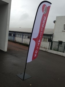 drapeau-textile-tissu-polyester-avs-dijon-cotedor-signaletique-sublimation-windblade